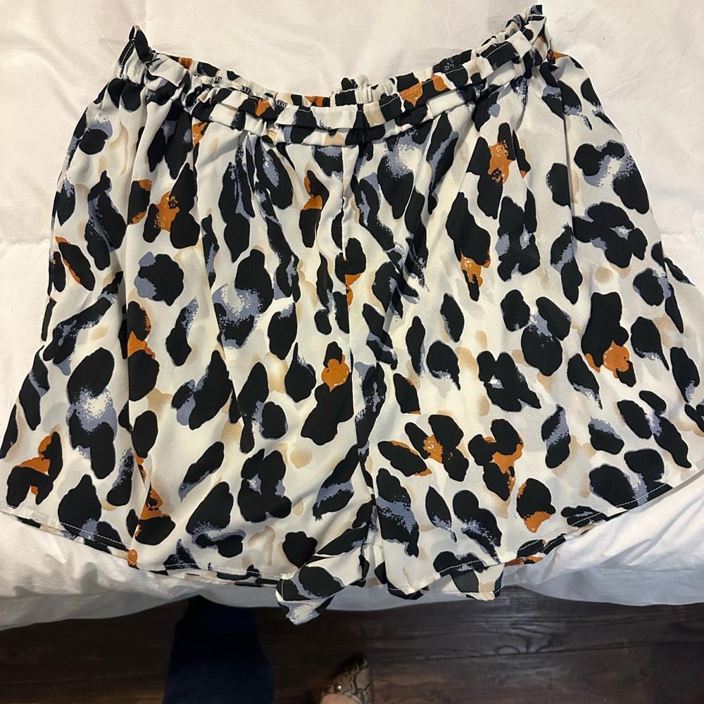 Blouse and Short Set - Picture 4 of 6